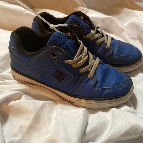 Kids DC shoes size 13 - Picture 1 of 7